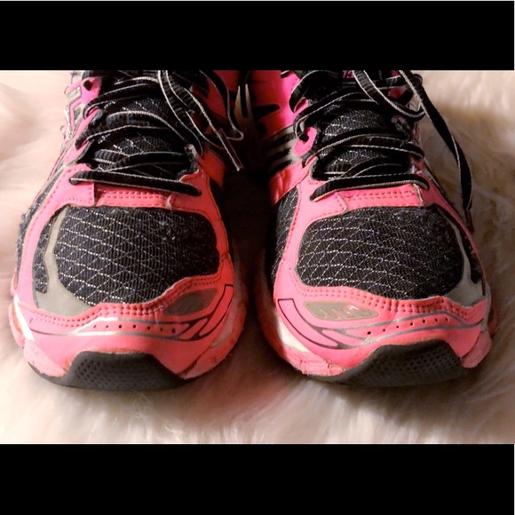 ASICS Gel Nimbus 15 Running Sneakers - Picture 4 of 7